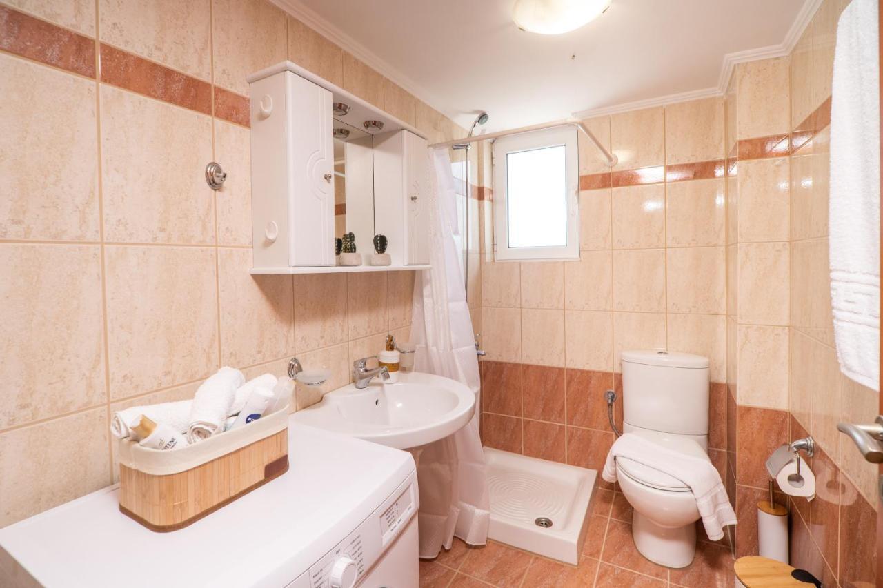 Ammoutsiani Cozy 1 By 8essentially *