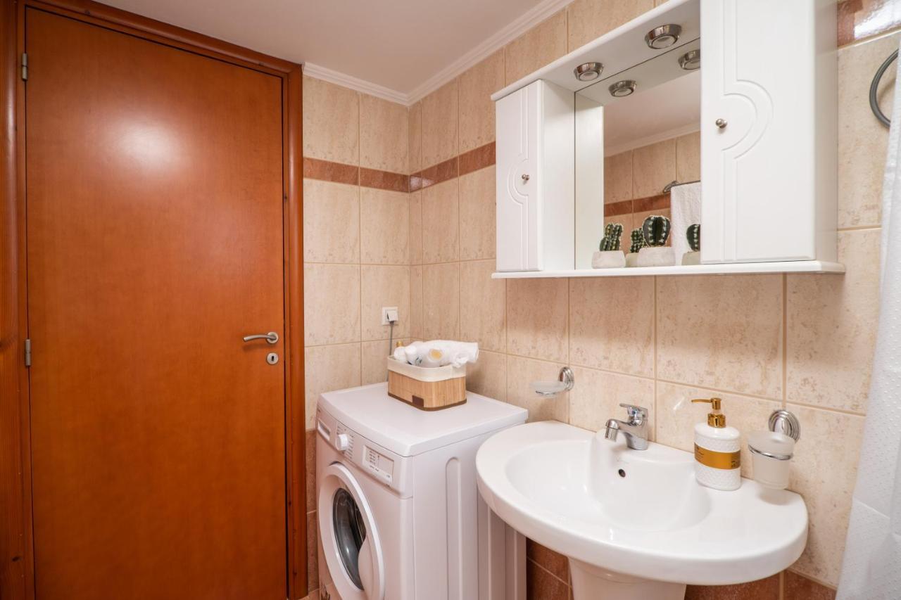 Ammoutsiani Cozy 1 By 8essentially